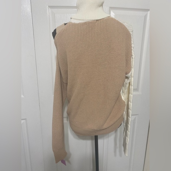 NWT 525 America Tan and Cream Off-the-Shoulder Sweater size XS - Picture 10 of 10